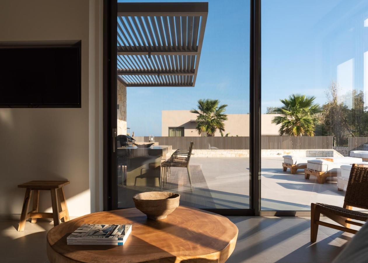 Athina Luxury Villa, With Pool & Walk To The Beach, By Thinkvilla Chania  Exteriör bild
