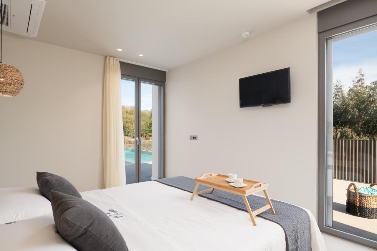 Athina Luxury Villa, With Pool & Walk To The Beach, By Thinkvilla Chania  Exteriör bild