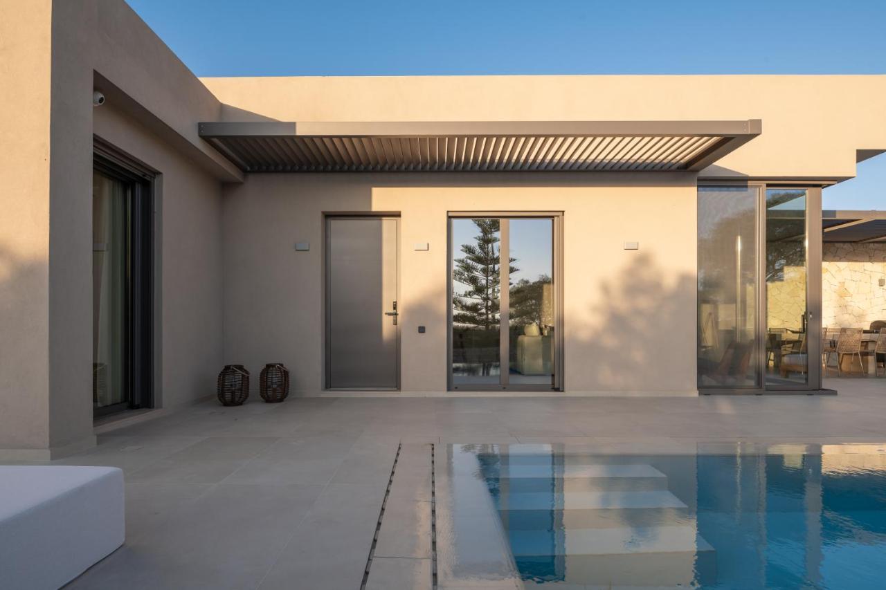 Athina Luxury Villa, With Pool & Walk To The Beach, By Thinkvilla Chania  Exteriör bild