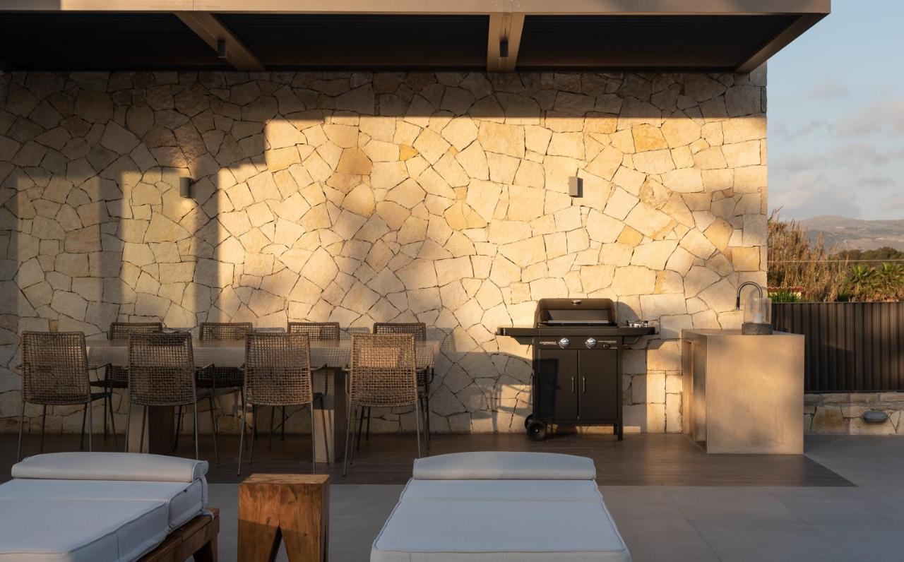 Athina Luxury Villa, With Pool & Walk To The Beach, By Thinkvilla Chania  Exteriör bild