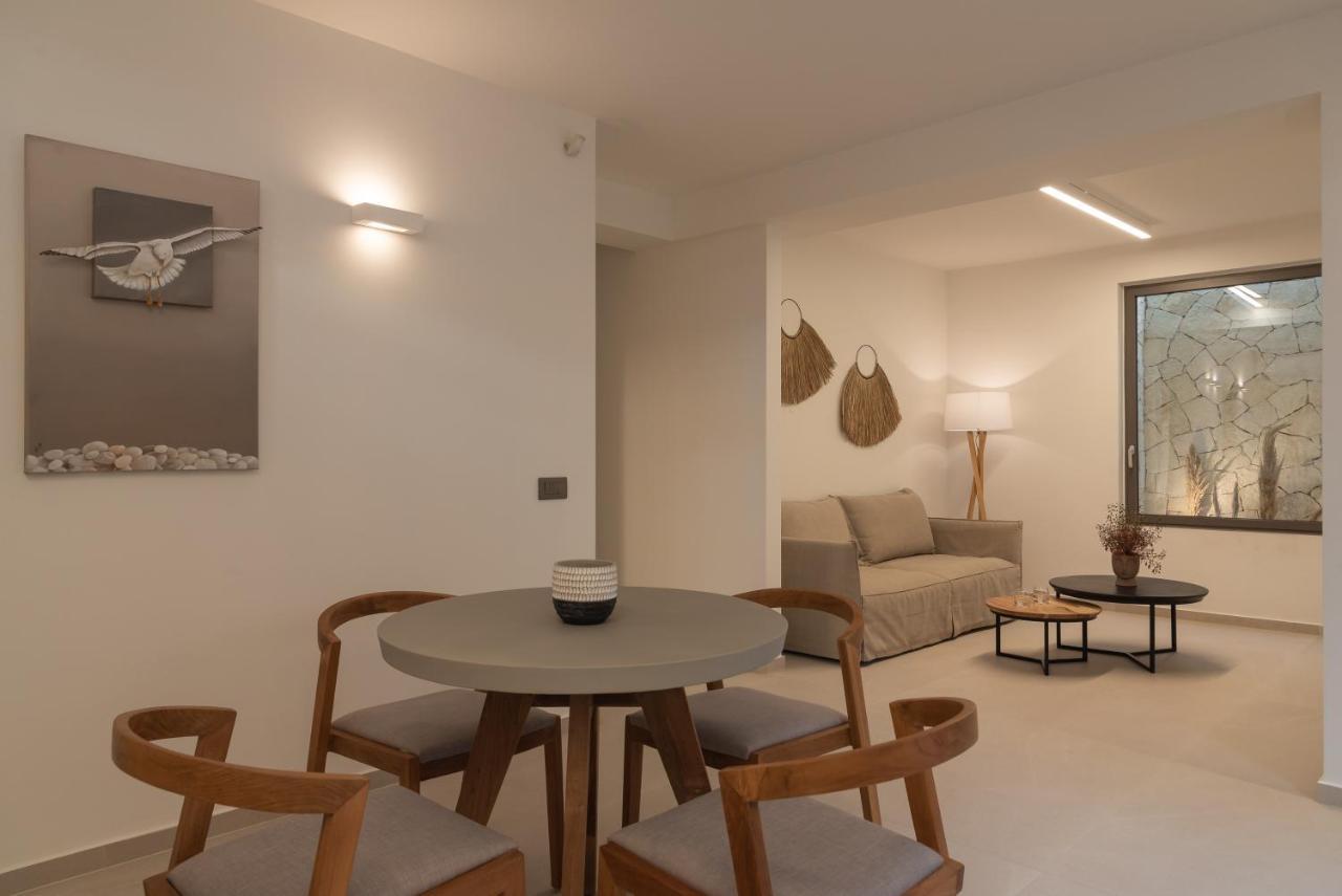 Athina Luxury Villa, With Pool & Walk To The Beach, By Thinkvilla Chania  Exteriör bild