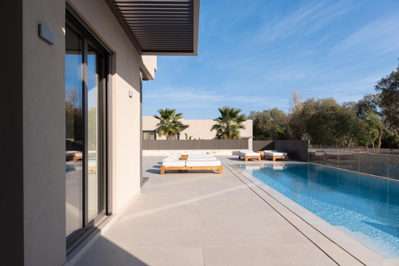 Athina Luxury Villa, With Pool & Walk To The Beach, By Thinkvilla Chania  Exteriör bild