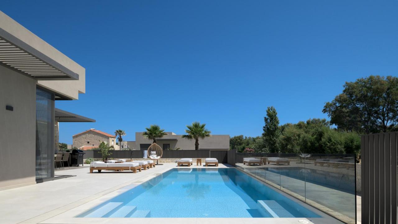 Athina Luxury Villa, With Pool & Walk To The Beach, By Thinkvilla Chania  Exteriör bild