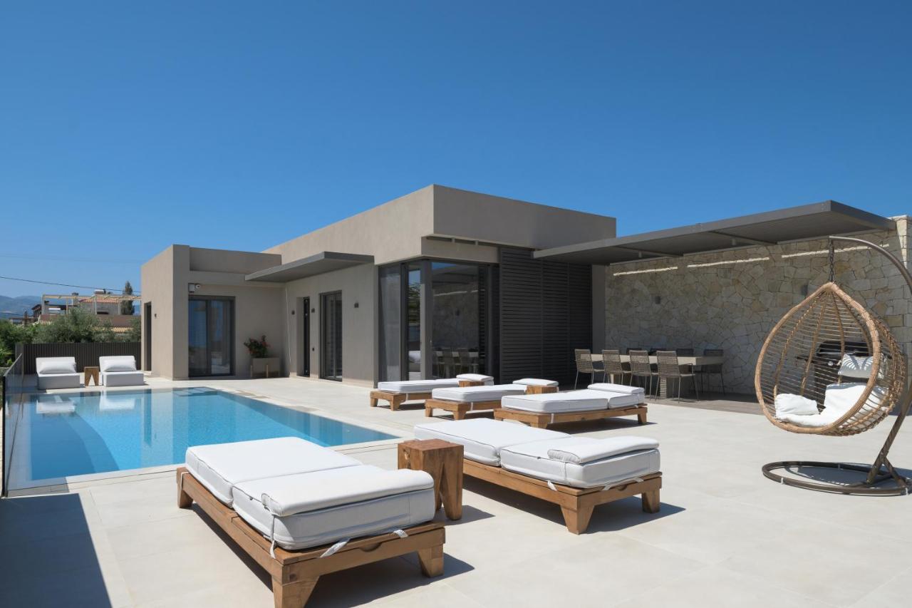 Athina Luxury Villa, With Pool & Walk To The Beach, By Thinkvilla Chania  Exteriör bild